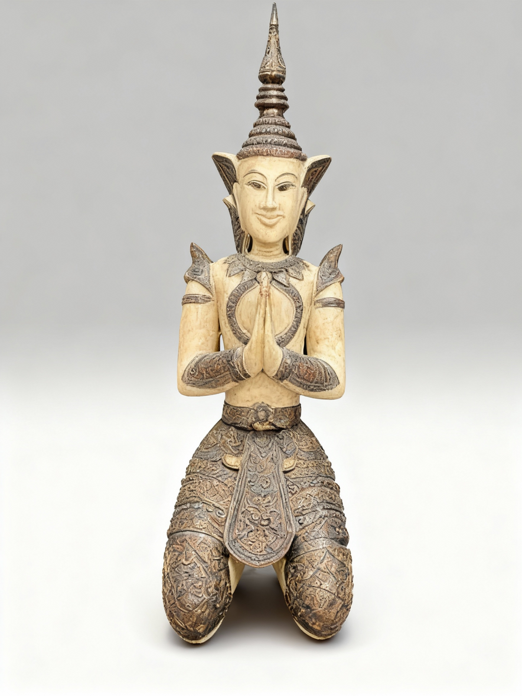 Magnificent Asian statue (75cm) depicting a kneeling divinity/figure in aged ivory patina, with detailed headdress and garments