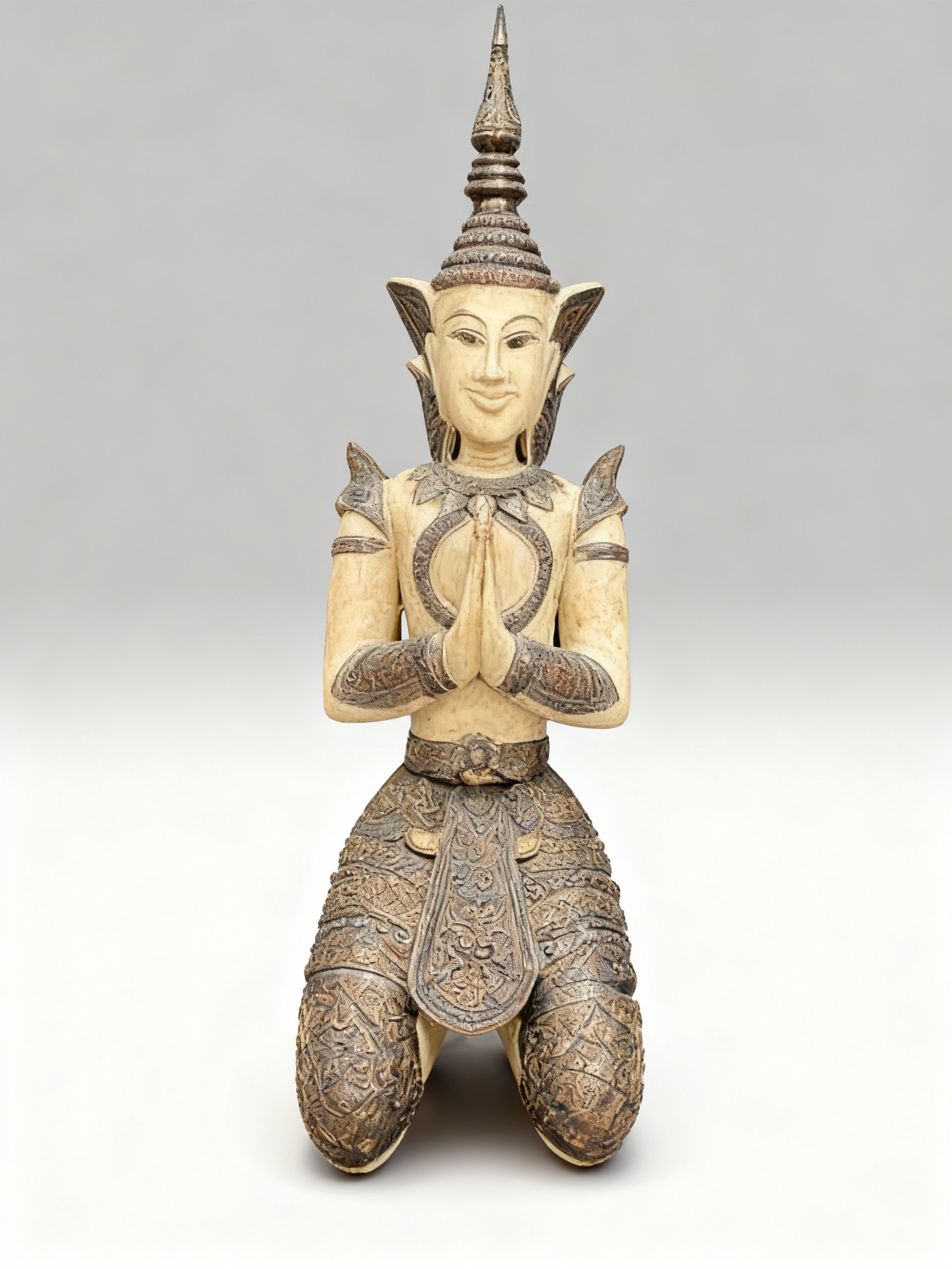 Magnificent Asian statue (75cm) depicting a kneeling divinity/figure in aged ivory patina, with detailed headdress and garments