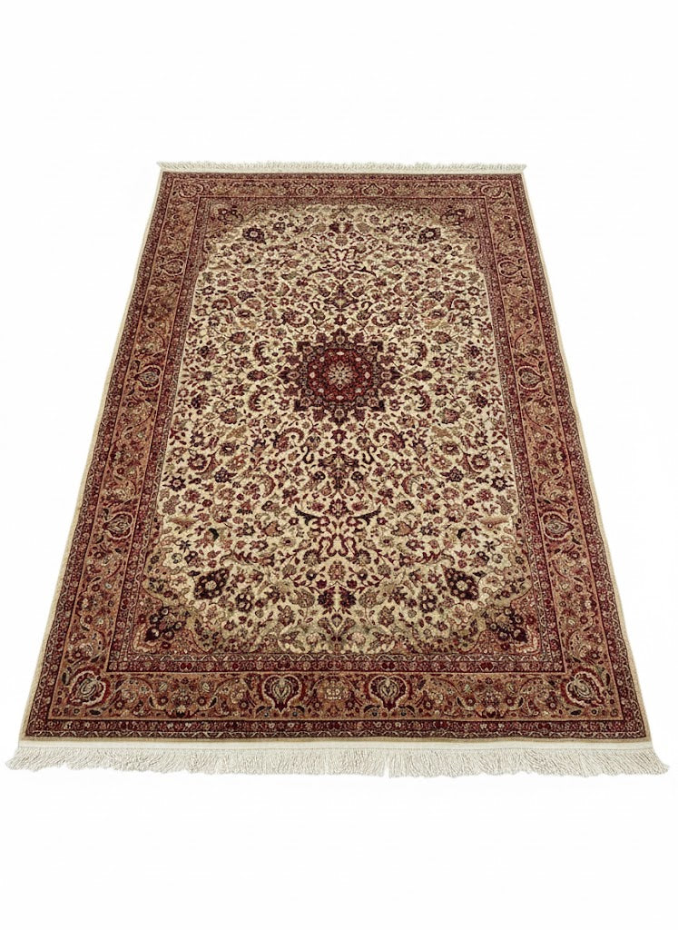 Tapis classique persan 150x200cm à franges, motifs floraux rouges et fond crème RivetLozano