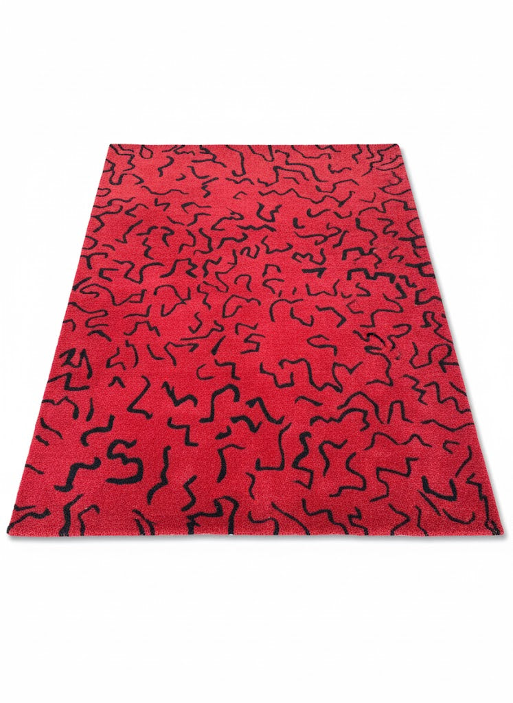 Tapis design 170x240cm rouge vif motifs abstraits noirs poil court RivetLozano