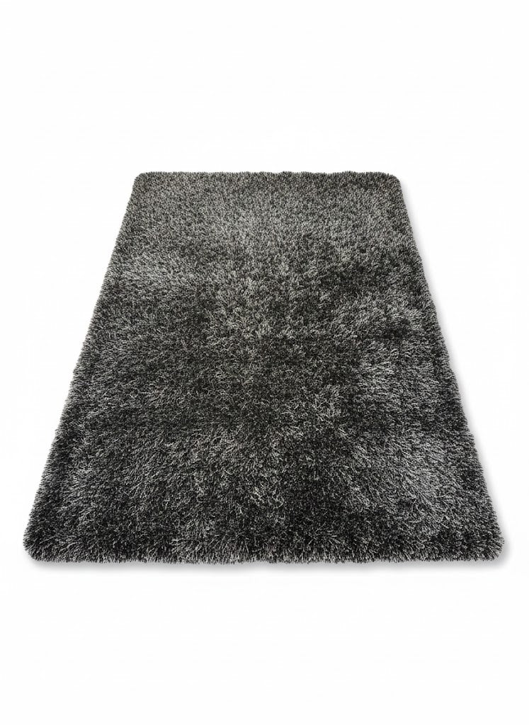 Tapis rectangulaire shaggy (poils longs) de grande taille, couleur gris foncé chiné (mélange de noir et de blanc/gris). Texture très épaisse et ultra-moelleuse. Dimensions250x350 cm.