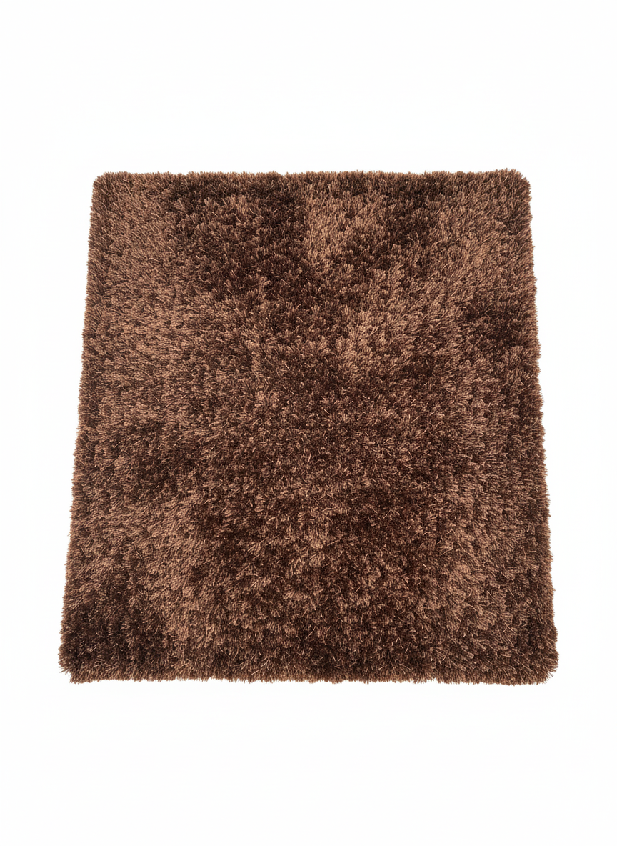 Tapis rectangulaire à poils courts de couleur brun foncé uni (chocolat). Texture dense et veloutée. Dimensions200x240 cm.