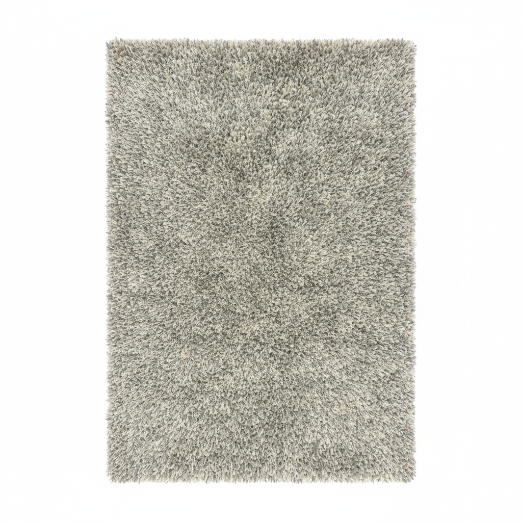 Tapis rectangulaire à poils courts de grande taille, couleur gris chiné (mélange de gris et de blanc). Texture dense et douce. Dimensions 250x300 cm.