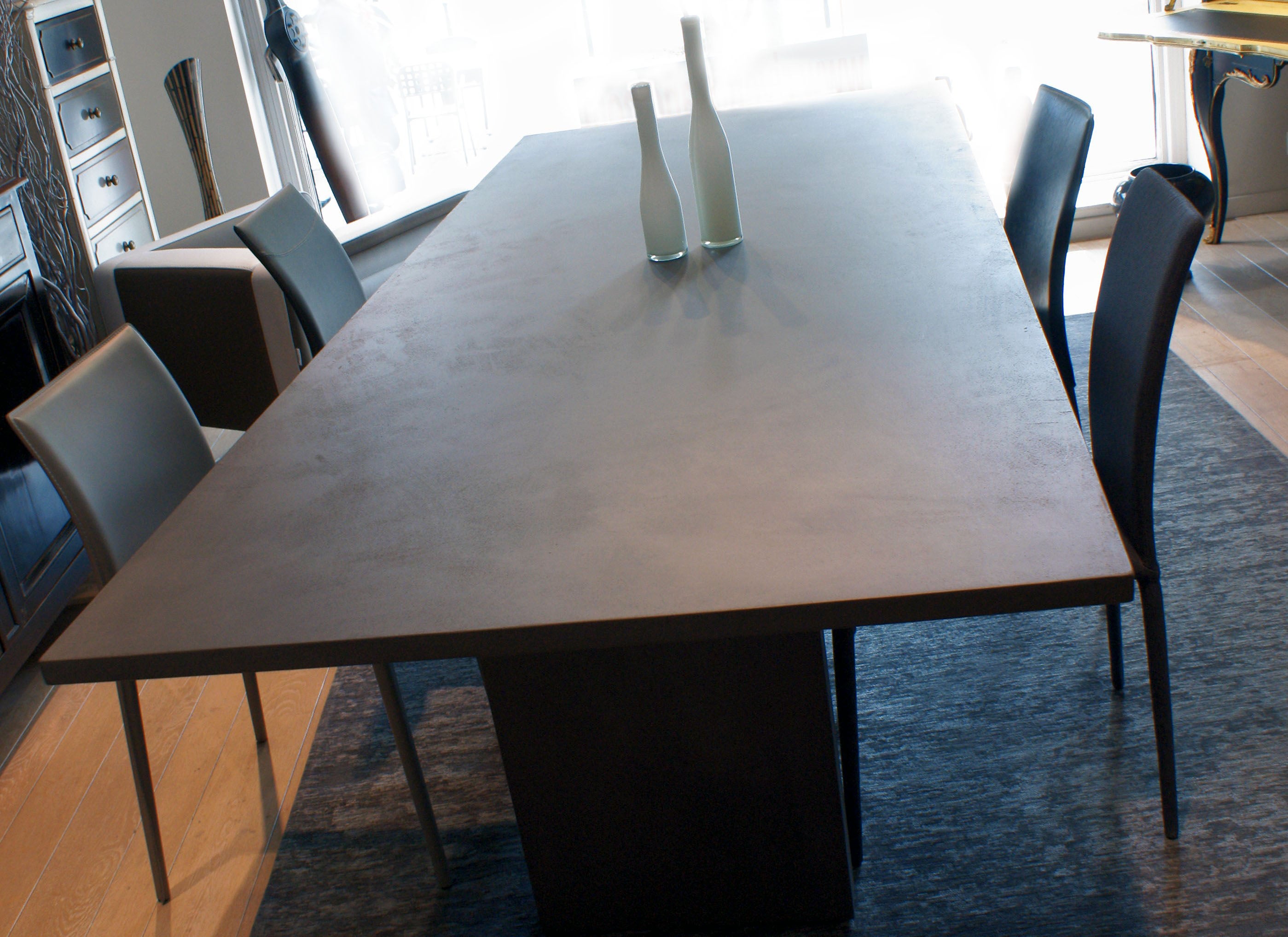 Spectacular dining table (270cm) with anthracite grey concrete effect finish and massive angular legs, industrial style